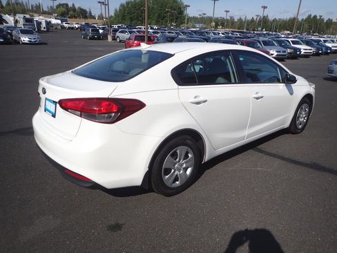 Used 2017 Kia Forte LX w/ LX Popular Package FWD image 5