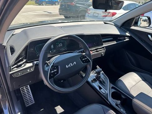 Certified 2025 Kia Niro EX Touring FWD image 9