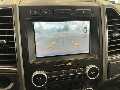 Used 2018 Ford Expedition Max XLT w/ Equipment Group 202A AWD/4WD image 19