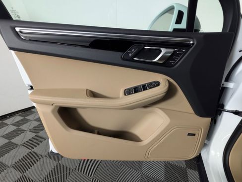 New 2026 Porsche Macan image 25