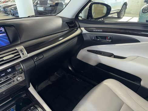 Used 2014 Lexus LS 460 image 30
