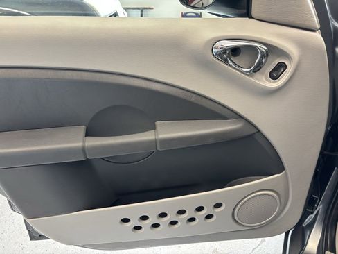 Used 2010 Chrysler PT Cruiser w/ Convenience Group image 21