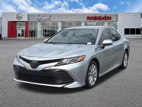 Used 2020 Toyota Camry LE FWD image 3