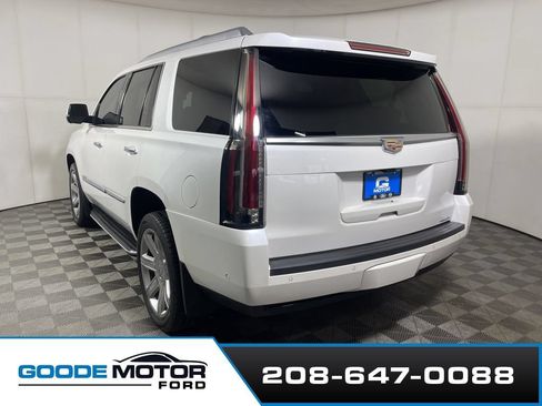 Used 2019 Cadillac Escalade Premium Luxury AWD/4WD image 5