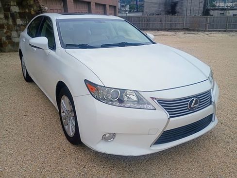 Used 2014 Lexus ES 350 FWD image 2
