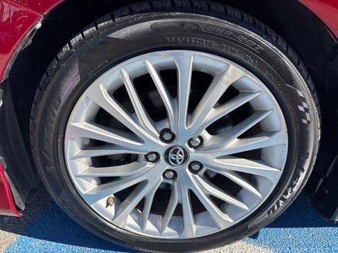 Used 2018 Toyota Camry XLE image 10