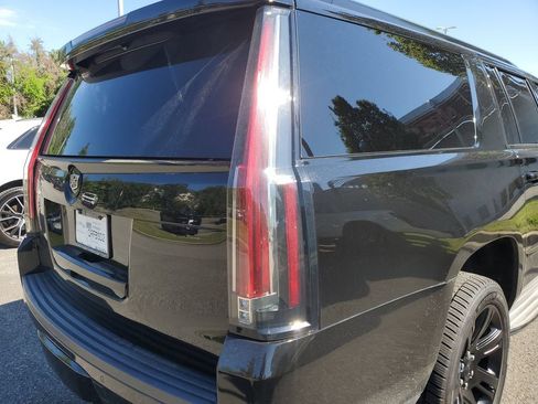 Used 2015 Cadillac Escalade ESV Luxury RWD image 18