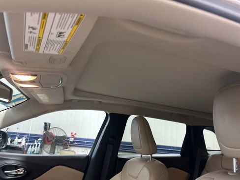 Used 2017 Jeep Cherokee Limited w/ Luxury Group image 20