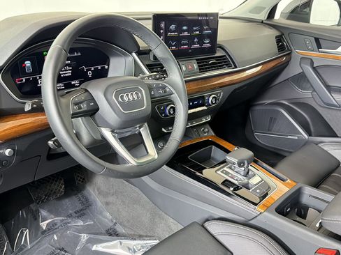 Used 2023 Audi Q5 2.0T Prestige w/ Prestige Package image 4