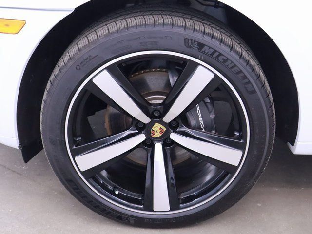 Certified 2024 Porsche Macan AWD/4WD image 32