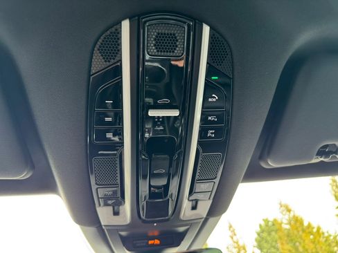 Used 2019 Porsche Cayenne image 41