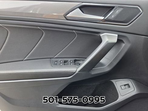Used 2024 Volkswagen Tiguan SE w/ Panoramic Sunroof Package FWD image 36