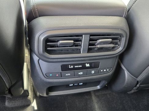 Certified 2024 Honda Pilot Touring image 13