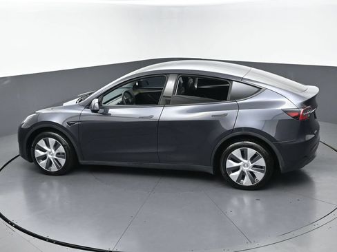 Used 2024 Tesla Model Y Long Range AWD/4WD image 39