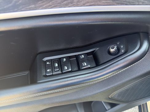 Used 2023 Jeep Grand Cherokee Limited AWD/4WD image 12