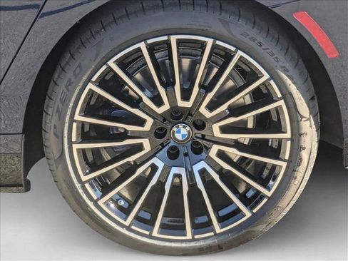 Used 2026 BMW 750e xDrive w/ Premium Package image 9