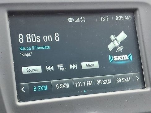 Used 2018 Chevrolet Equinox LT image 3