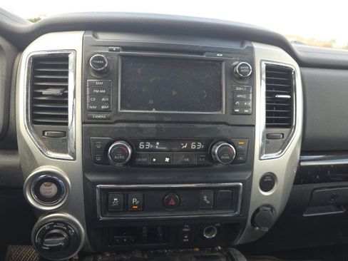 Used 2018 Nissan Titan SV w/ SV Convenience Package image 18