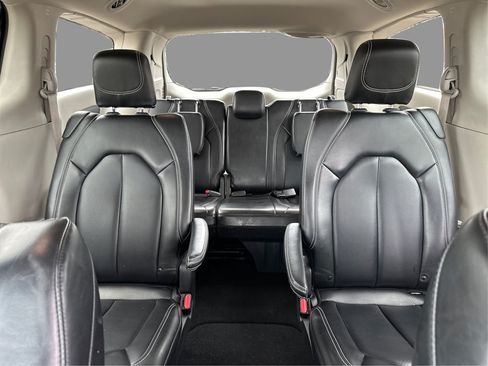 Used 2023 Chrysler Pacifica Touring-L FWD image 26