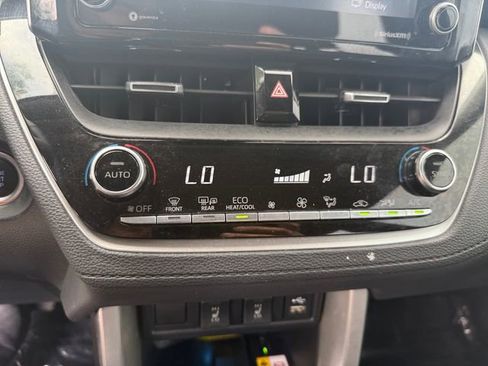 Used 2022 Toyota Corolla Cross XLE w/ Black Badges Package (TMS) image 19