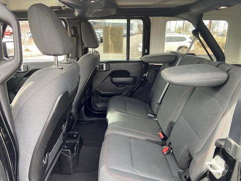 Used 2024 Jeep Wrangler Rubicon image 11