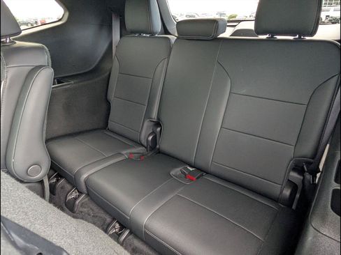 Used 2025 Buick Enclave Preferred AWD/4WD image 13