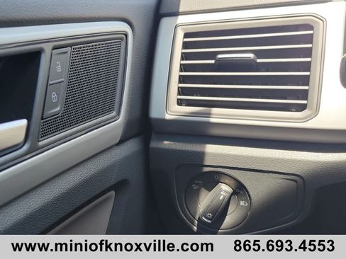 Used 2022 Volkswagen Atlas Cross Sport SE FWD image 22
