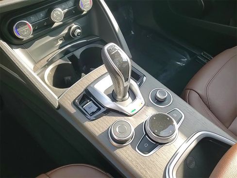 Used 2022 Alfa Romeo Stelvio Ti image 18