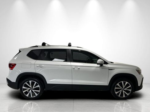 Used 2023 Volkswagen Taos SE FWD image 6