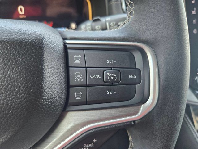 Used 2025 Jeep Wagoneer L Series II AWD/4WD image 21