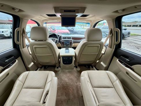 Used 2010 GMC Yukon XL Denali AWD/4WD image 38