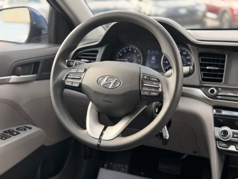 Used 2020 Hyundai Elantra SE FWD image 34