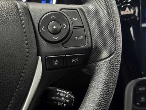 Used 2017 Toyota Corolla XLE image 30