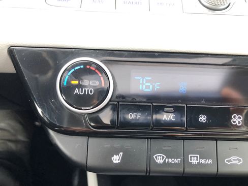 Certified 2024 Hyundai Elantra Limited image 19