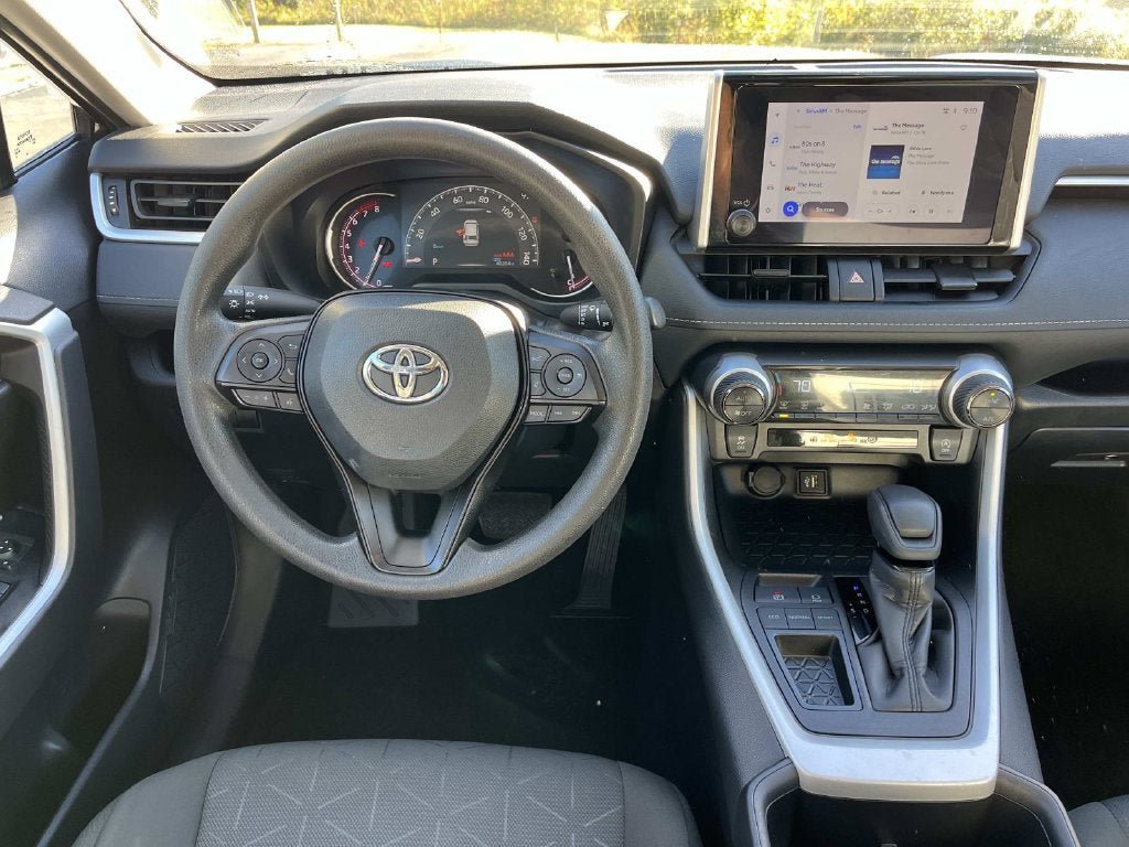 Used 2025 Toyota RAV4 XLE FWD image 10