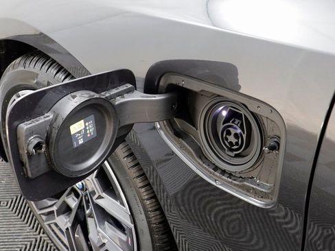 New 2026 BMW 550e xDrive w/ Executive Package image 16