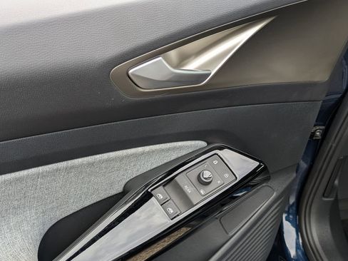 Certified 2023 Volkswagen ID.4 Pro AWD/4WD image 11