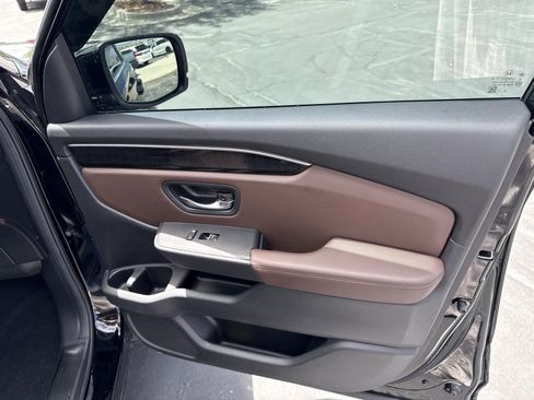 Certified 2025 Honda Pilot Elite image 32