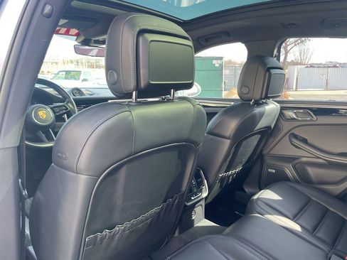 Used 2022 Porsche Macan S w/ Premium Package Plus image 22