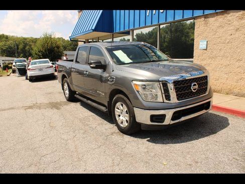Used 2017 Nissan Titan SV RWD image 1