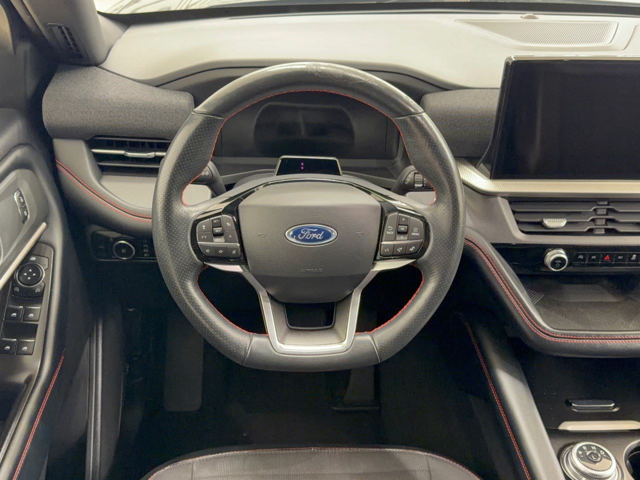 Used 2025 Ford Explorer ST-Line w/ ST-Line Street Pack AWD/4WD image 10