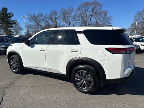 Used 2024 Nissan Pathfinder S image 7