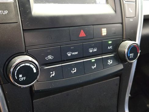 Used 2016 Toyota Camry SE image 20