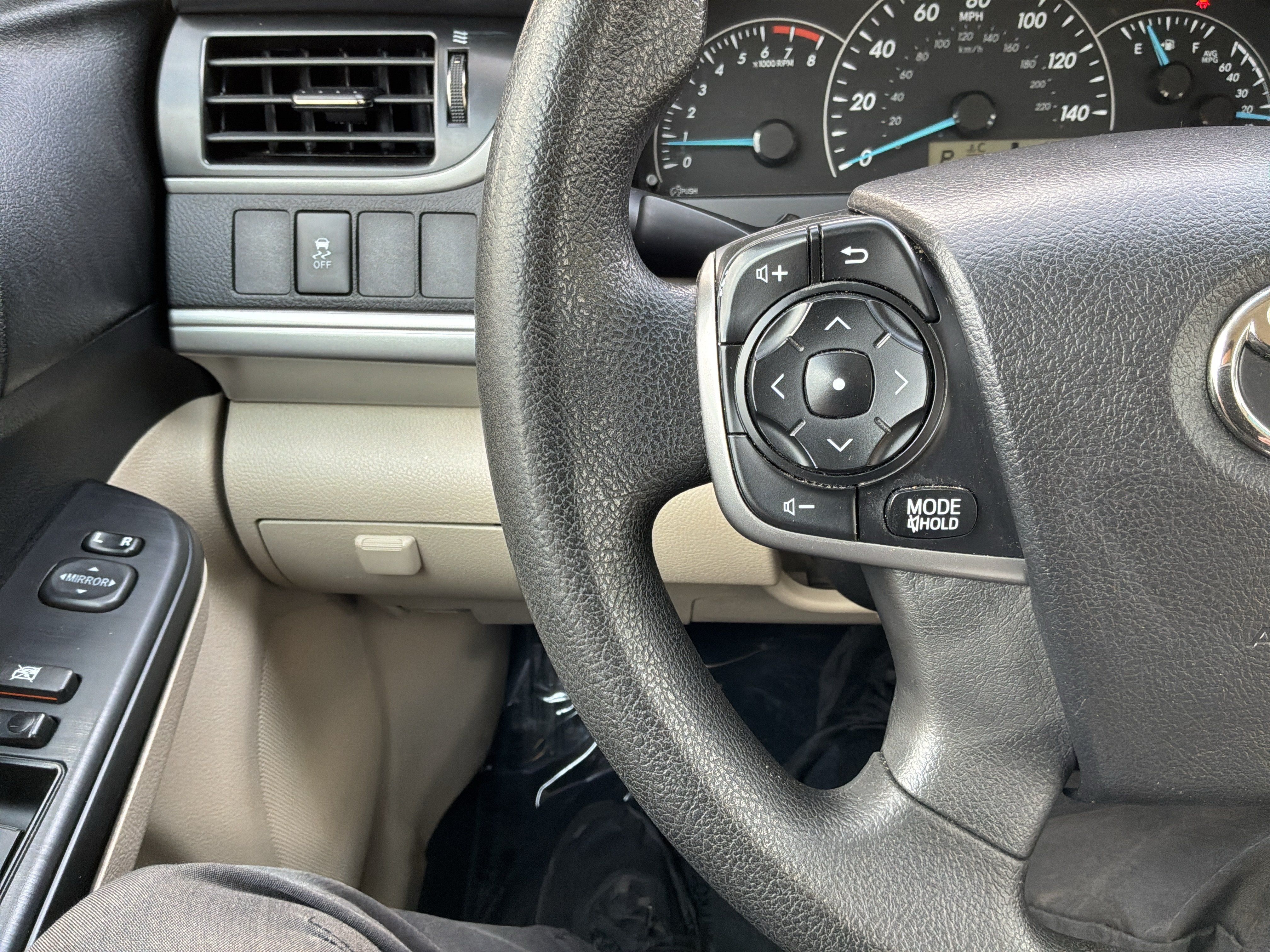 Used 2014 Toyota Camry FWD image 19