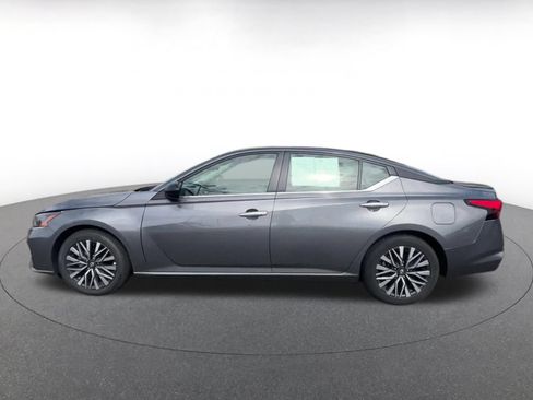 Used 2025 Nissan Altima 2.5 SV FWD image 9