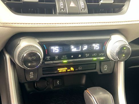 Used 2020 Toyota RAV4 XLE Premium image 26