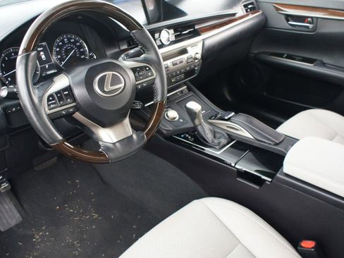 Used 2016 Lexus ES 350 w/ Navigation System Package image 11