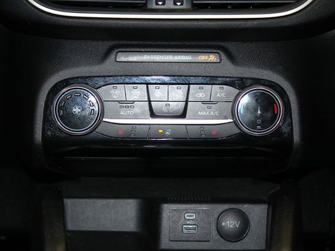 Used 2022 Ford Escape SE w/ Cold Weather Package image 19