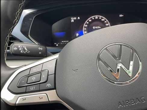Used 2024 Volkswagen Taos SE w/ Panoramic Sunroof Package AWD/4WD image 39