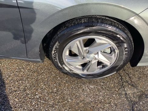 Certified 2025 Hyundai Elantra SE w/ Cargo Package image 25